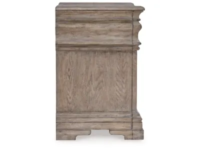 Signature Design by Ashley Blairhurst Queen Panel Bed, Dresser, Mirror and 2 Nightstands - B916B10