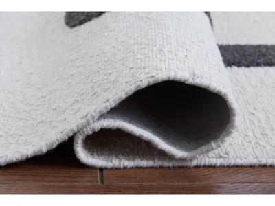 Signature Design by Ashley Davismour 5' x 7' Area Rug - R407562