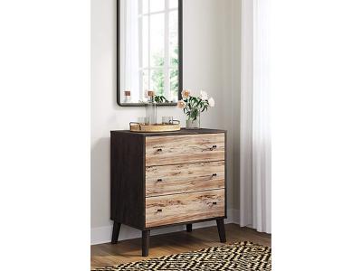 Signature by Ashley Three Drawer Chest/Lannover EA5514-243