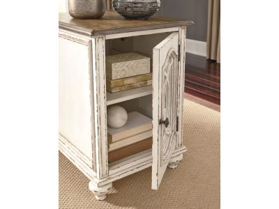 Chair Side End Table/Realyn T743-7